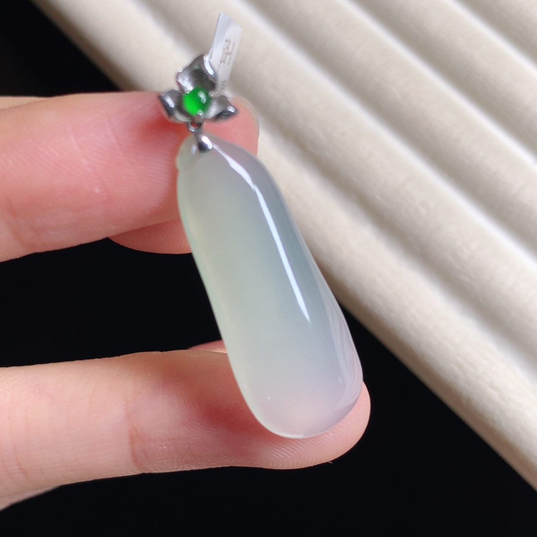 翡翠颈饰18K金镶嵌福瓜