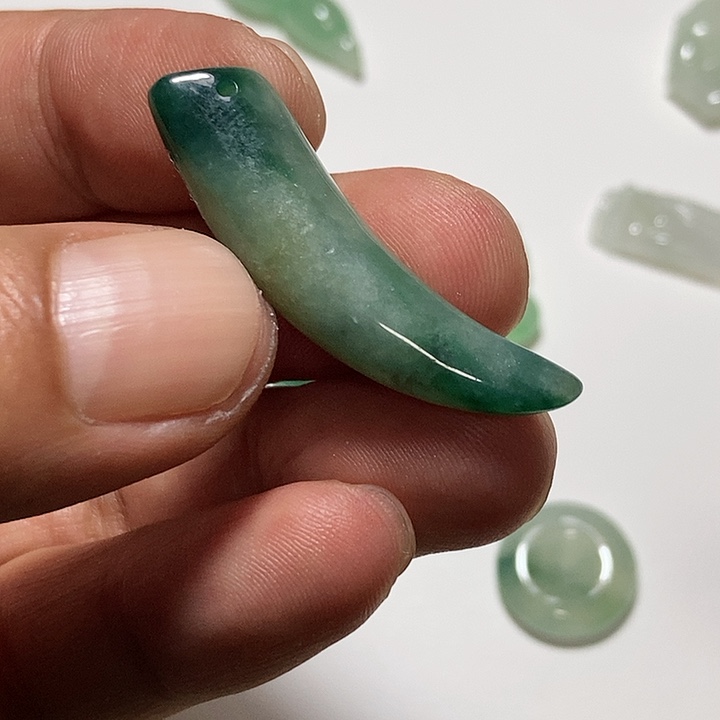 翡翠未镶嵌颈饰天然缅甸翡翠