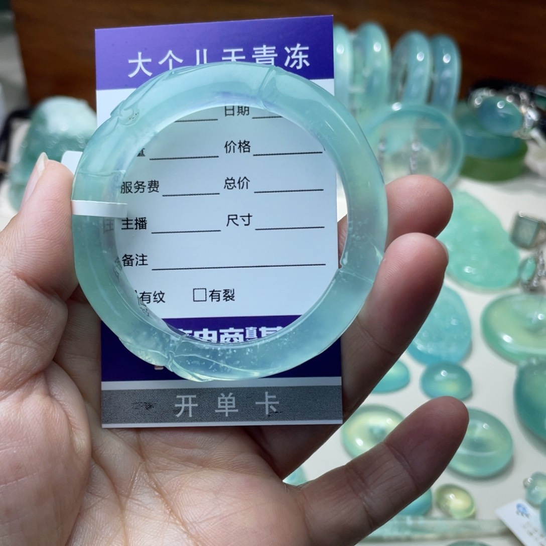 蛇纹石玉手镯未镶嵌莞**川