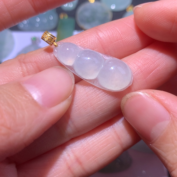 翡翠颈饰18K金镶嵌翡翠