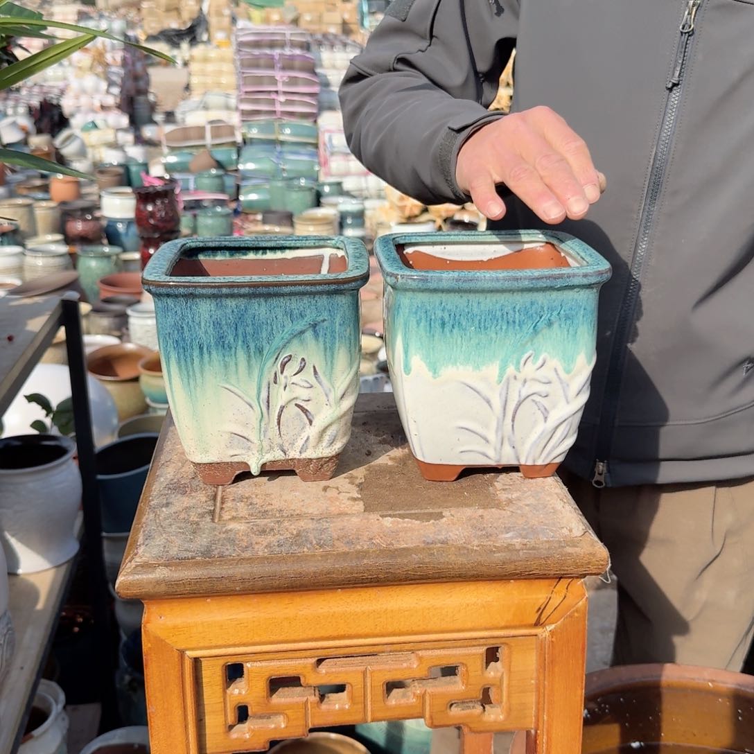 紫砂花盆口15高15（两个莲花方绿