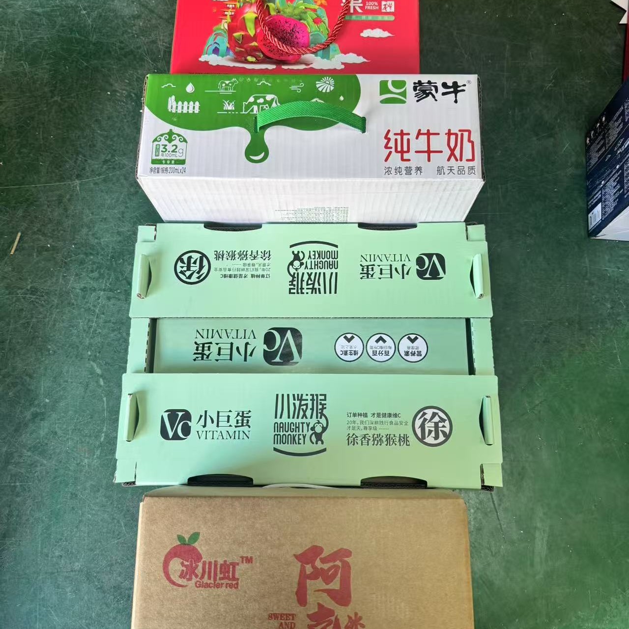 红心火龙果一箱+蒙牛纯奶一箱+大果徐香猕猴桃一箱+冰川红阿克苏一箱