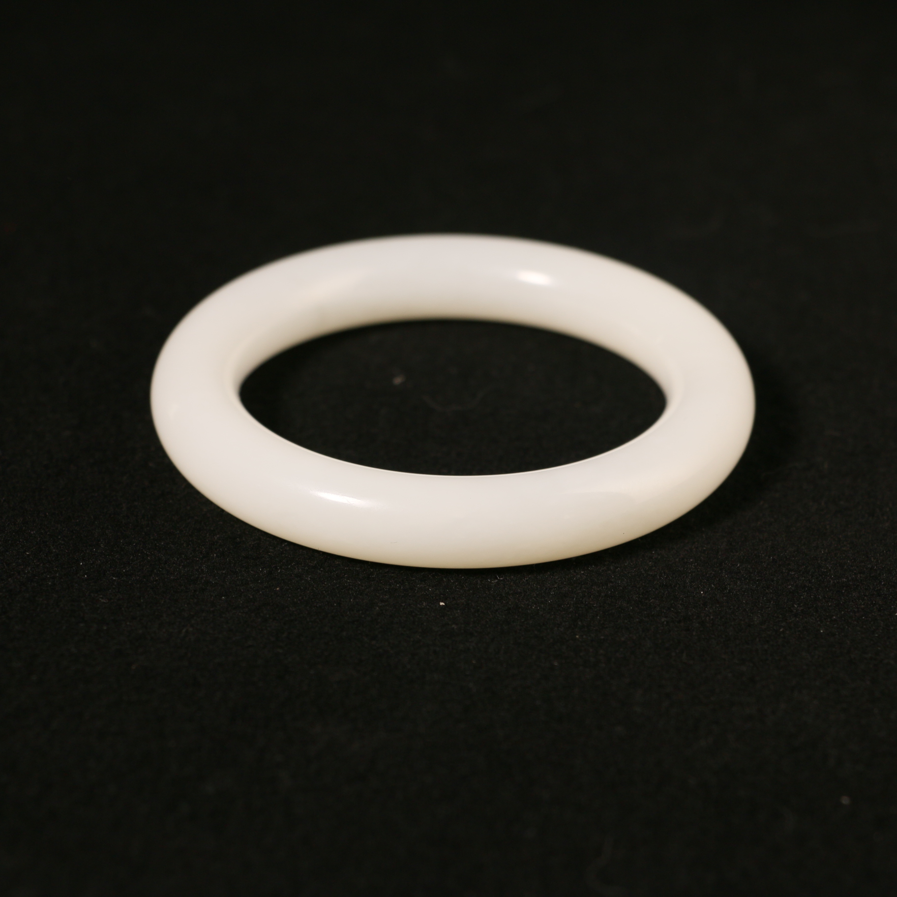 13L1   清 和田玉素面玉镯