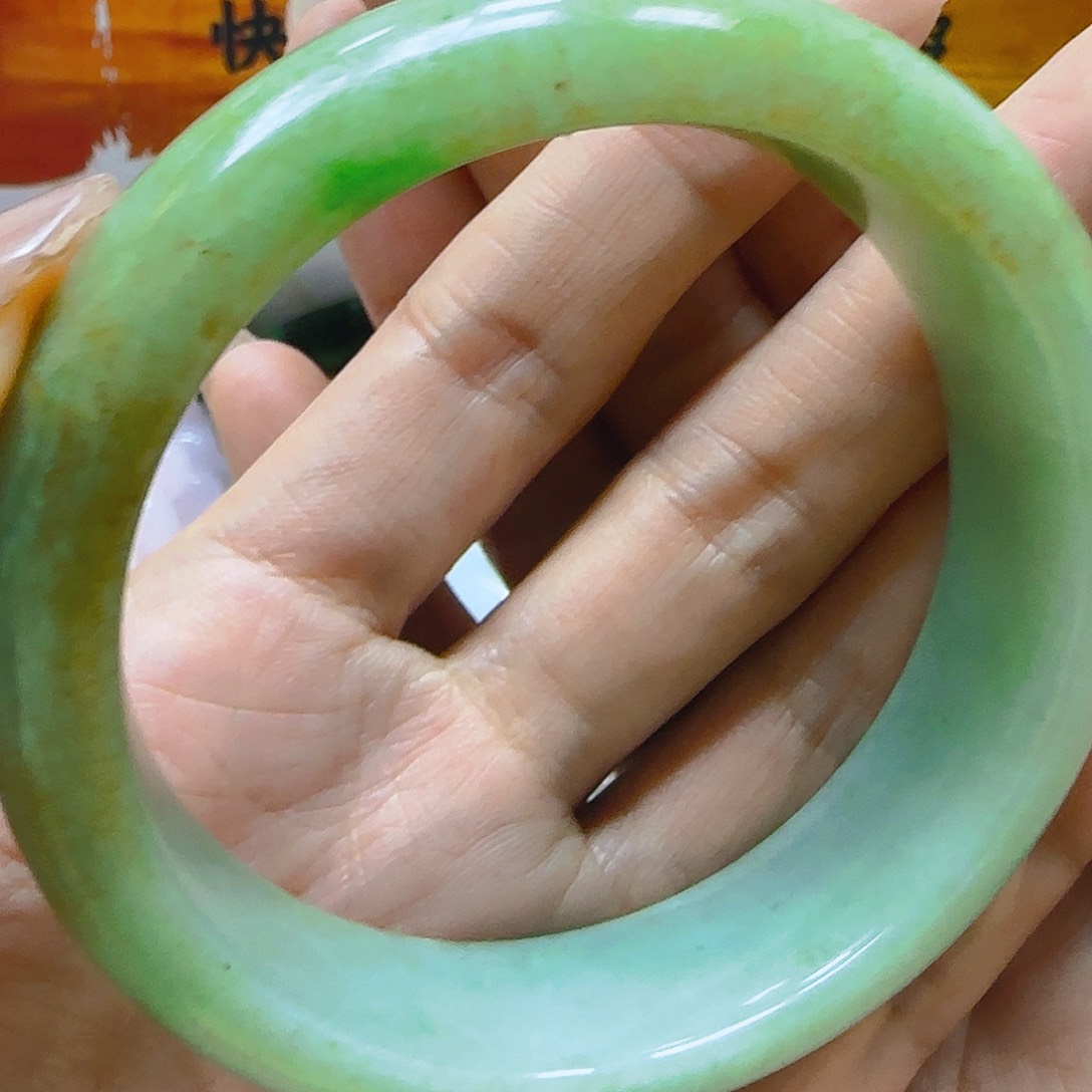 翡翠手镯未镶嵌翡翠240