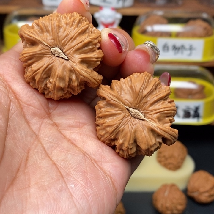 文玩核桃吊坠油***度40全品白狮子