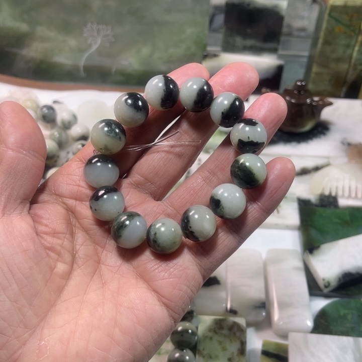 独山玉未镶嵌颈饰