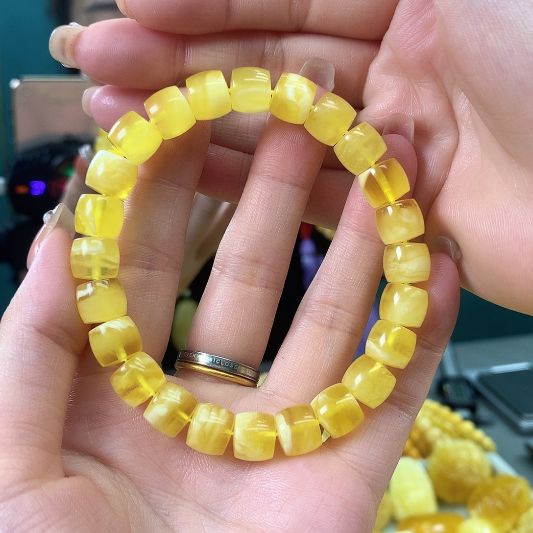 蜜蜡珠宝奇石未镶嵌假***了