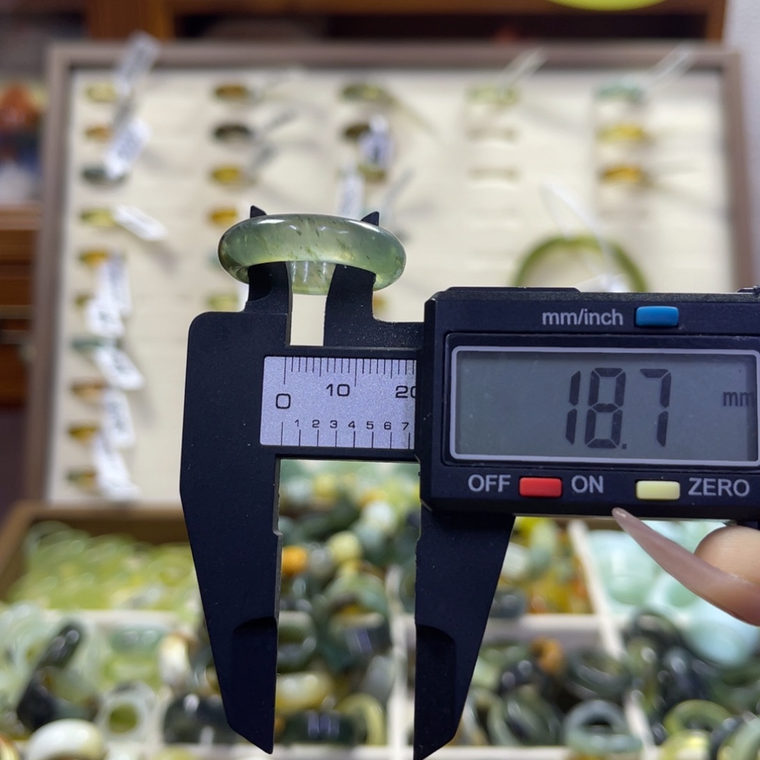 蛇纹石玉未镶嵌手镯97