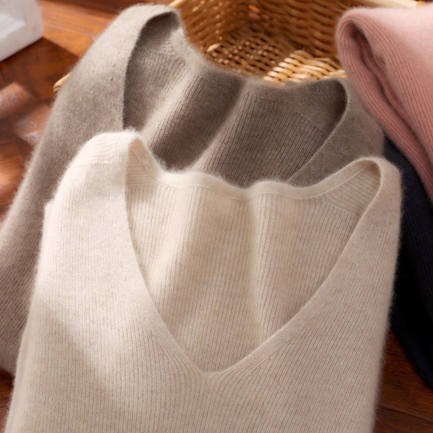 一线成衣~无缝全成型V领毛衣秋冬内搭针织修身配大衣显瘦打底衫