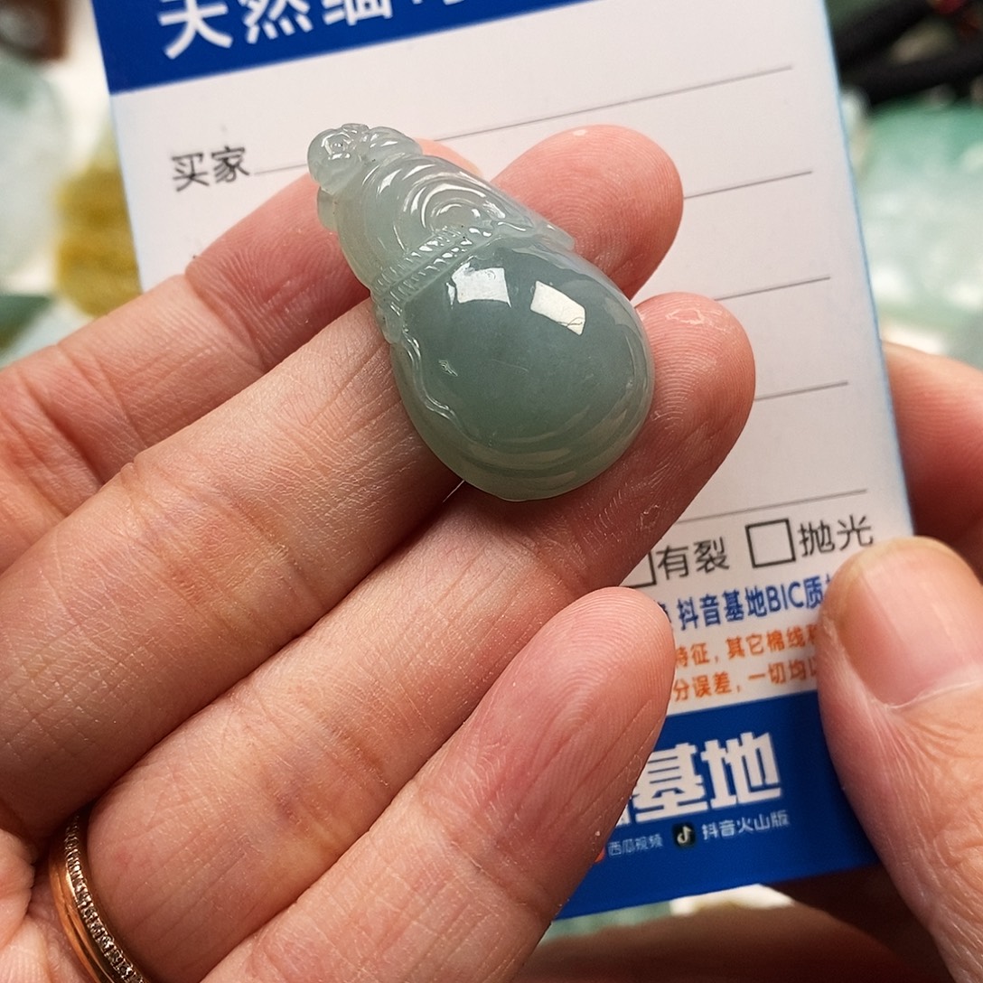 翡翠未镶嵌颈饰钱袋子