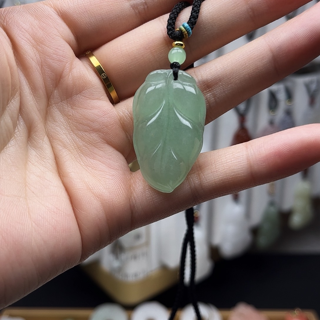 石英质玉未镶嵌颈饰