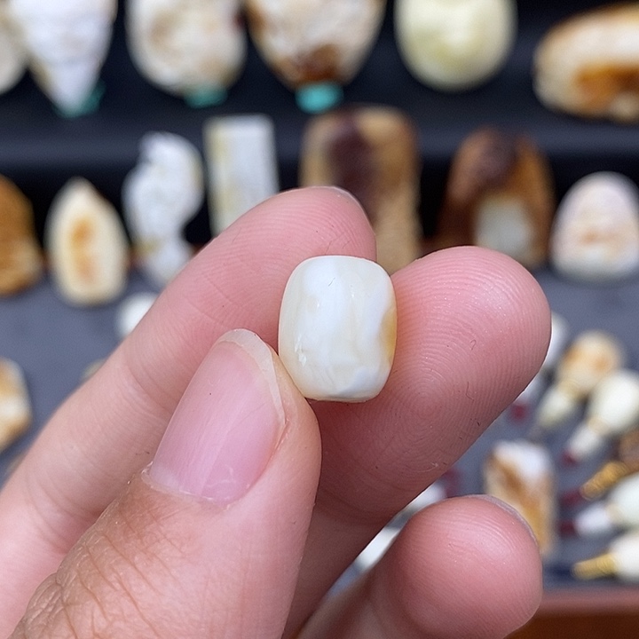 未镶嵌琥珀裸石9×12