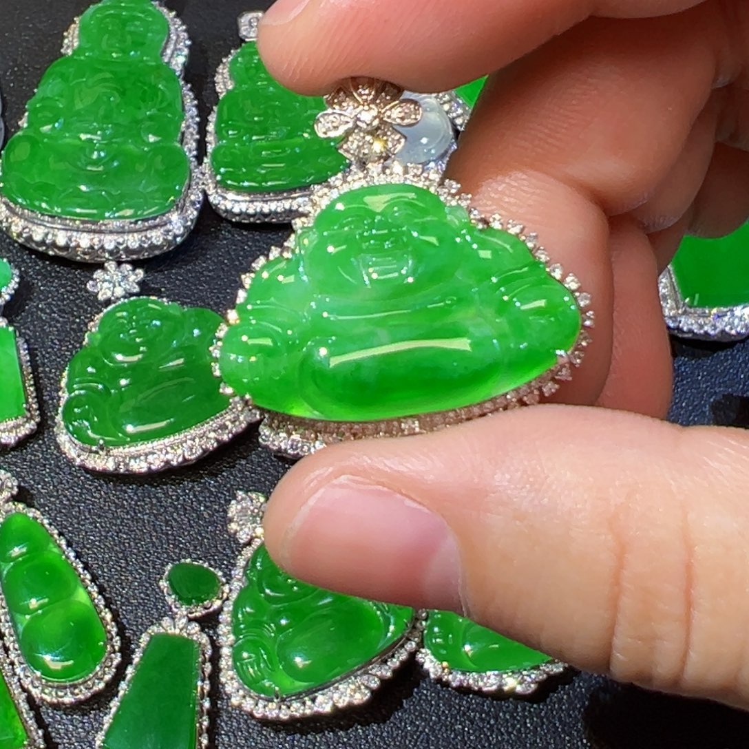 翡翠18K金镶嵌颈饰