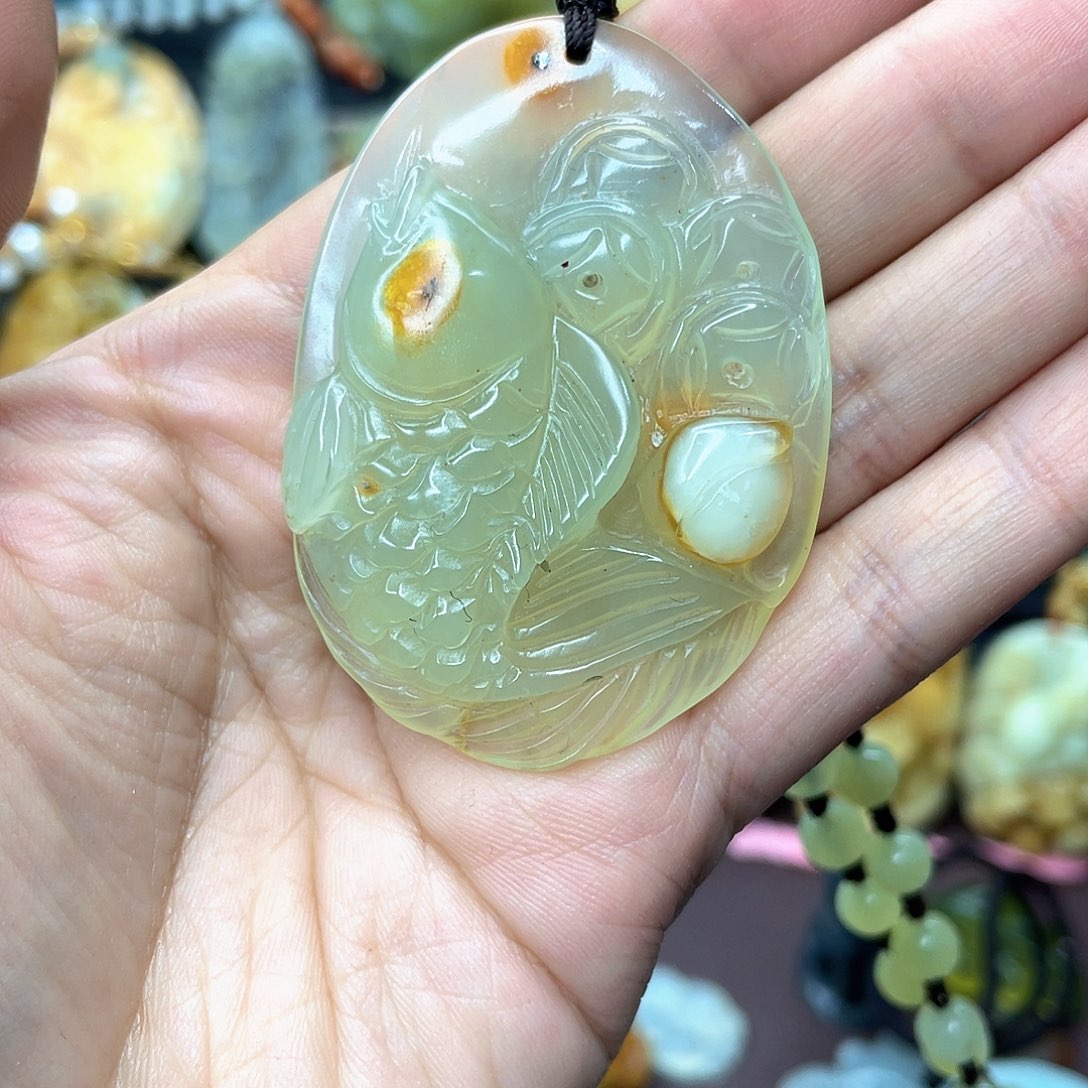 蛇纹石玉颈饰未镶嵌
