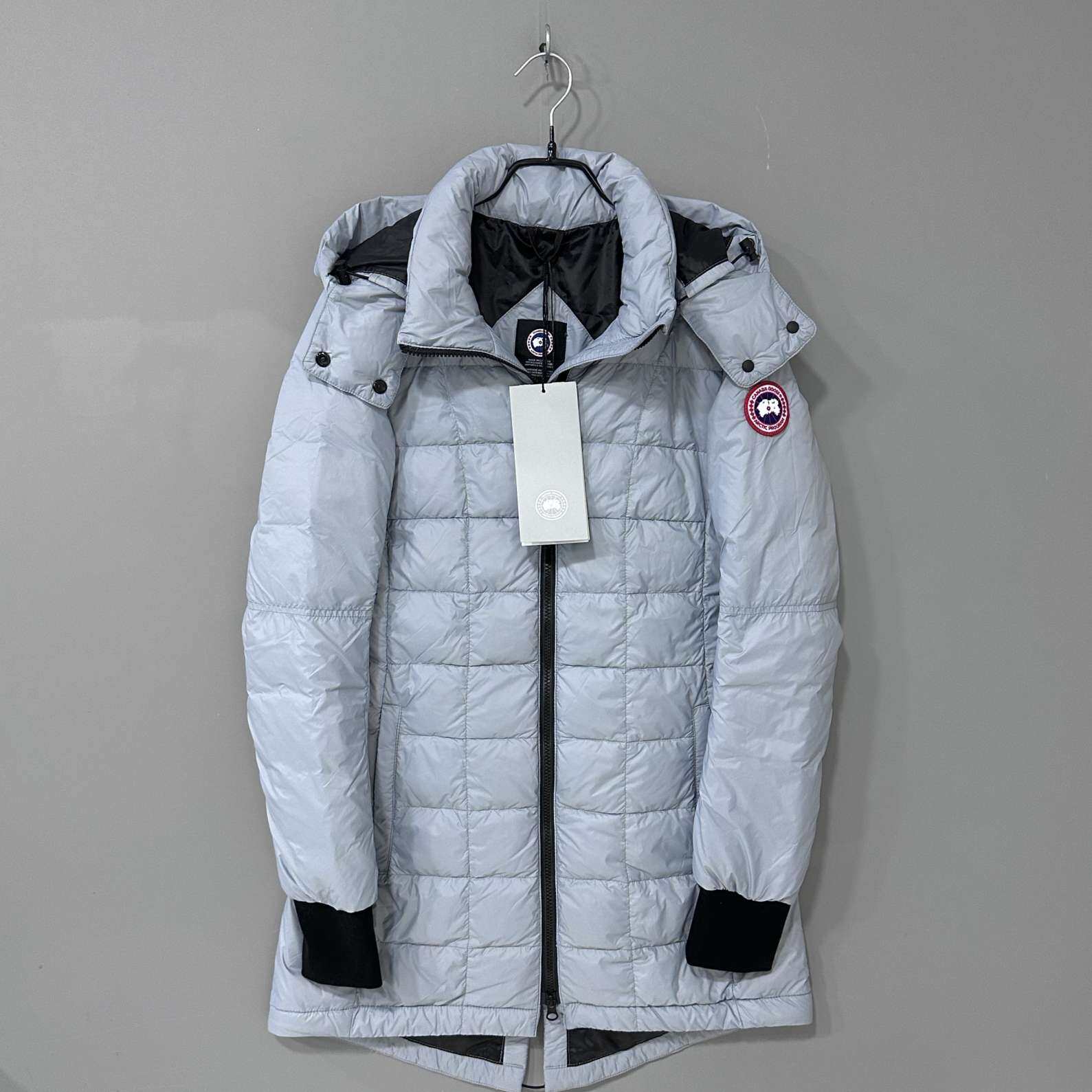 未使用 CANADA GOOSE 雾霾蓝格子羽绒服 Canada Goose /M码/24023