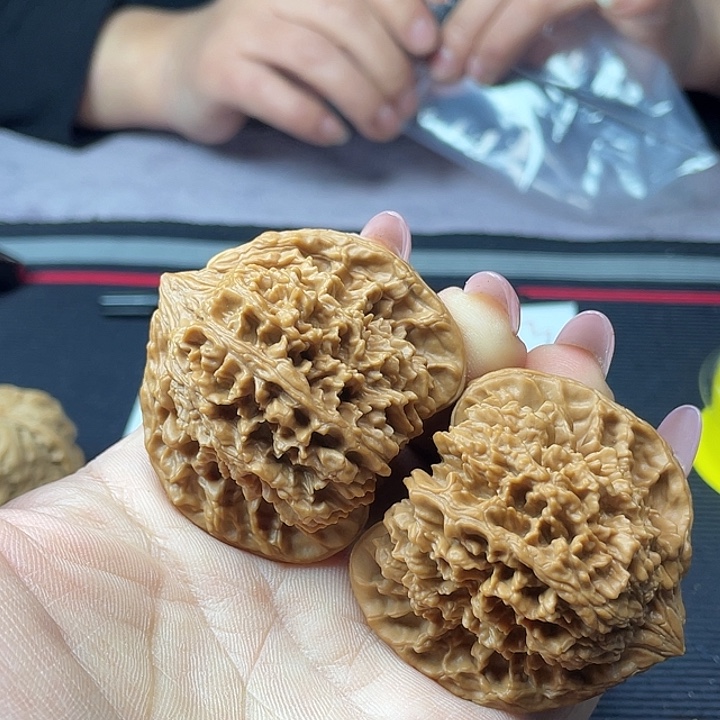 翊***吊坠文玩核桃满天星