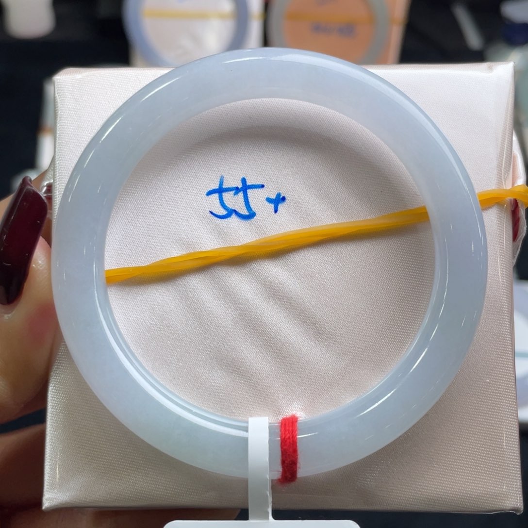 翡翠手镯未镶嵌翡翠手镯