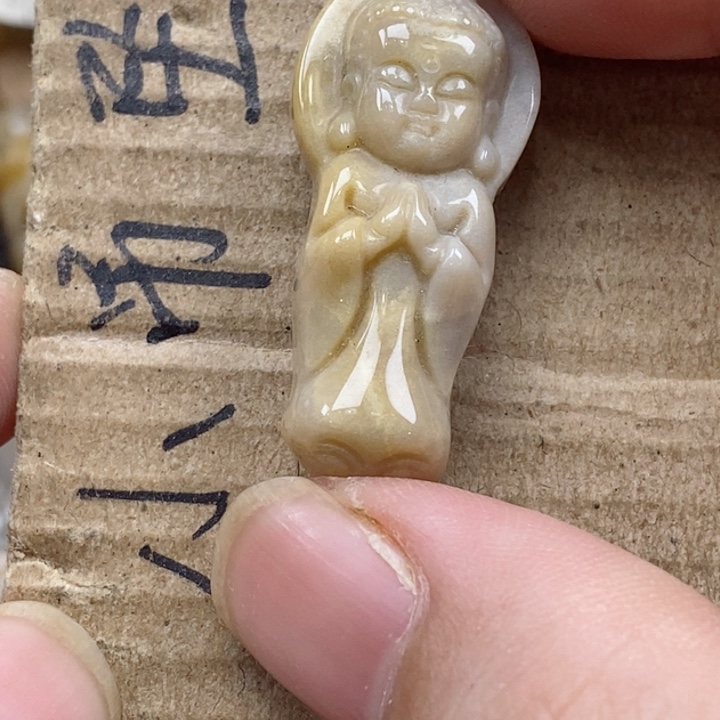 颈饰未镶嵌硅化珊瑚（珊瑚玉）小*奥