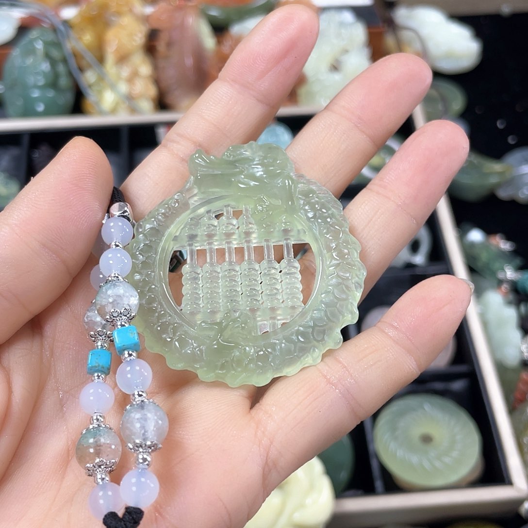 石英质玉颈饰合金