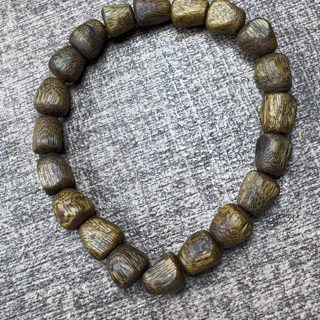 沉香碎屑沉香红金妮树心珠1.0/7.4