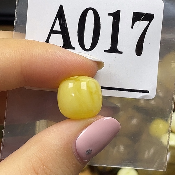 琥珀未镶嵌珠宝奇石12.8 12瑕疵坑