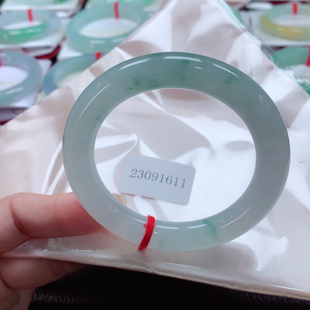 翡翠手镯（圆镯）未镶嵌