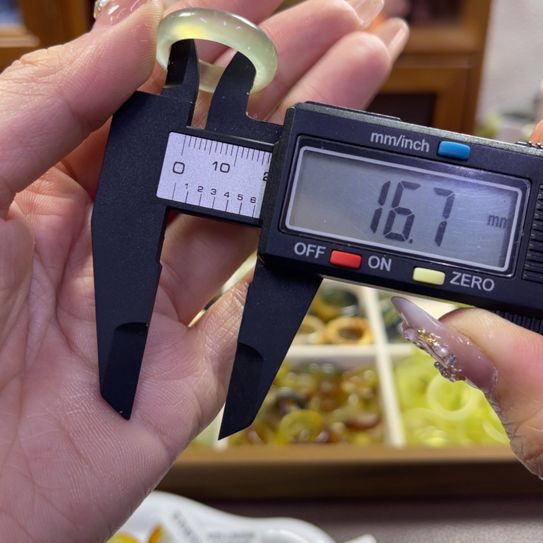 蛇纹石玉未镶嵌手镯109