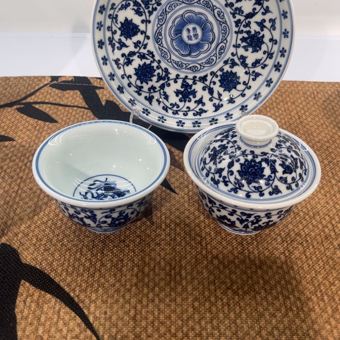 张***某缠枝莲三件套套装