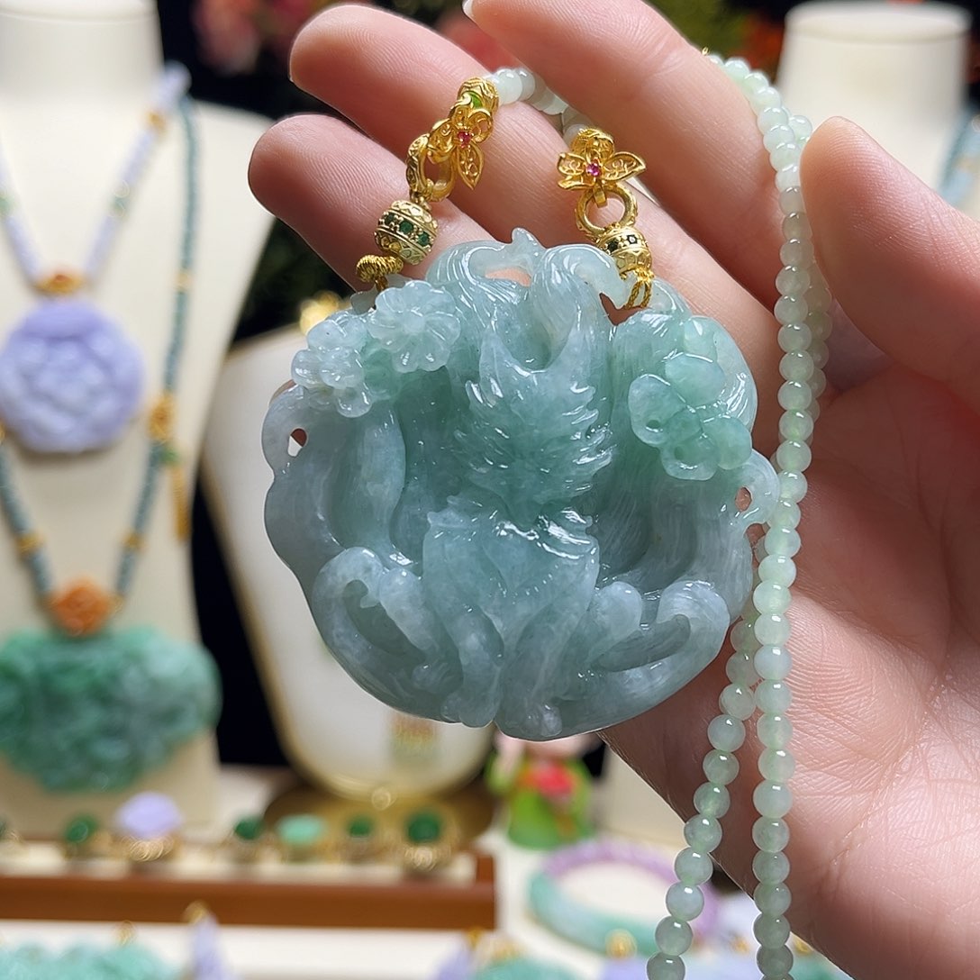 翡翠颈饰未镶嵌九尾