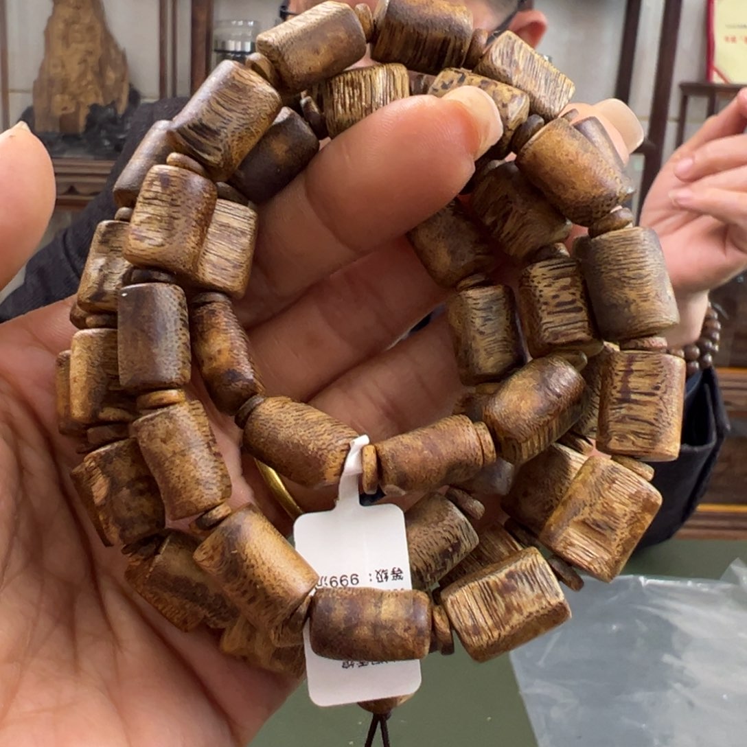 沉香手串海南老白棋板头卡1.0/37g+