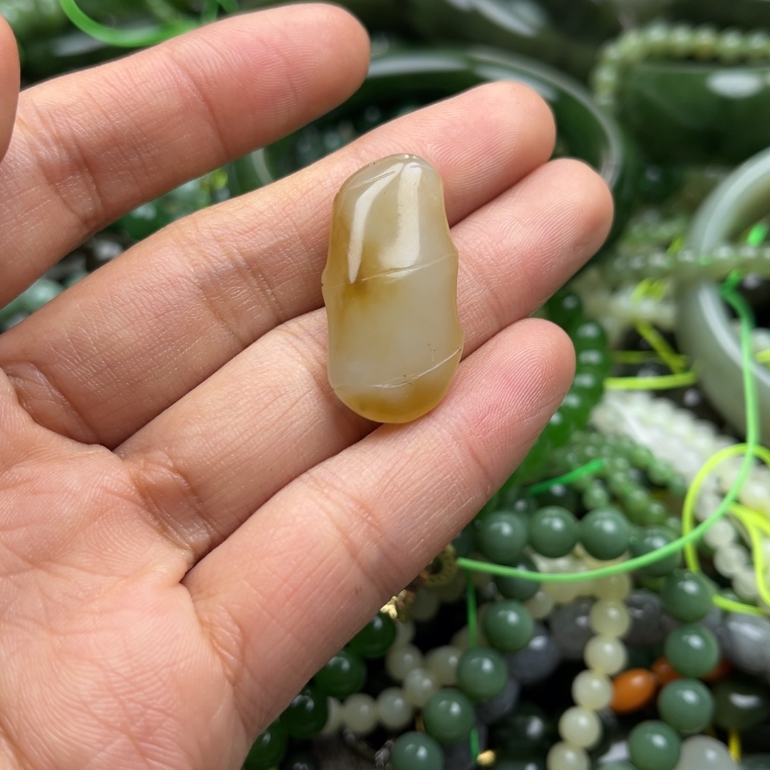 和田玉（糖玉）未镶嵌颈饰