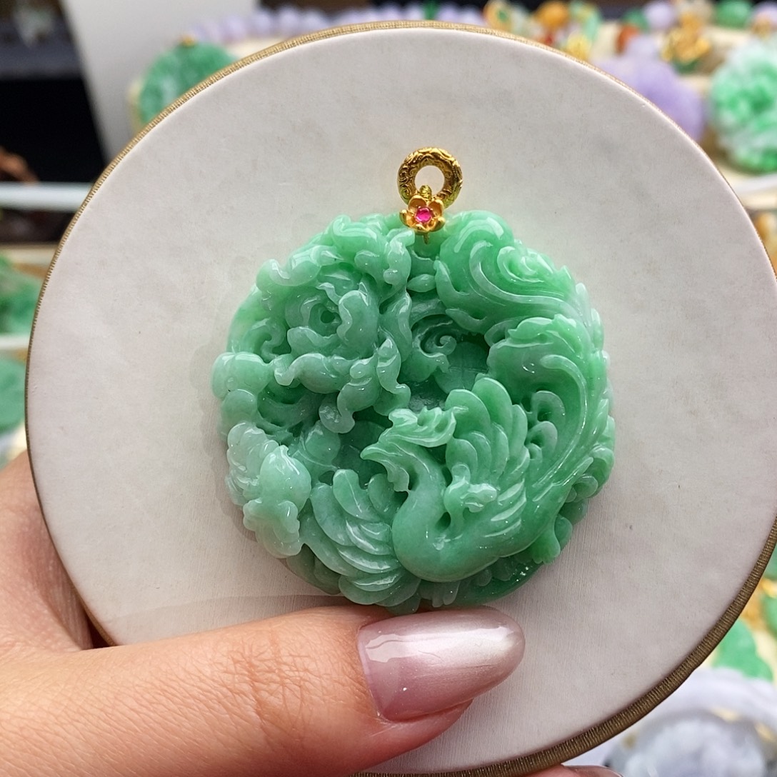 翡翠未镶嵌吊坠(赠链)