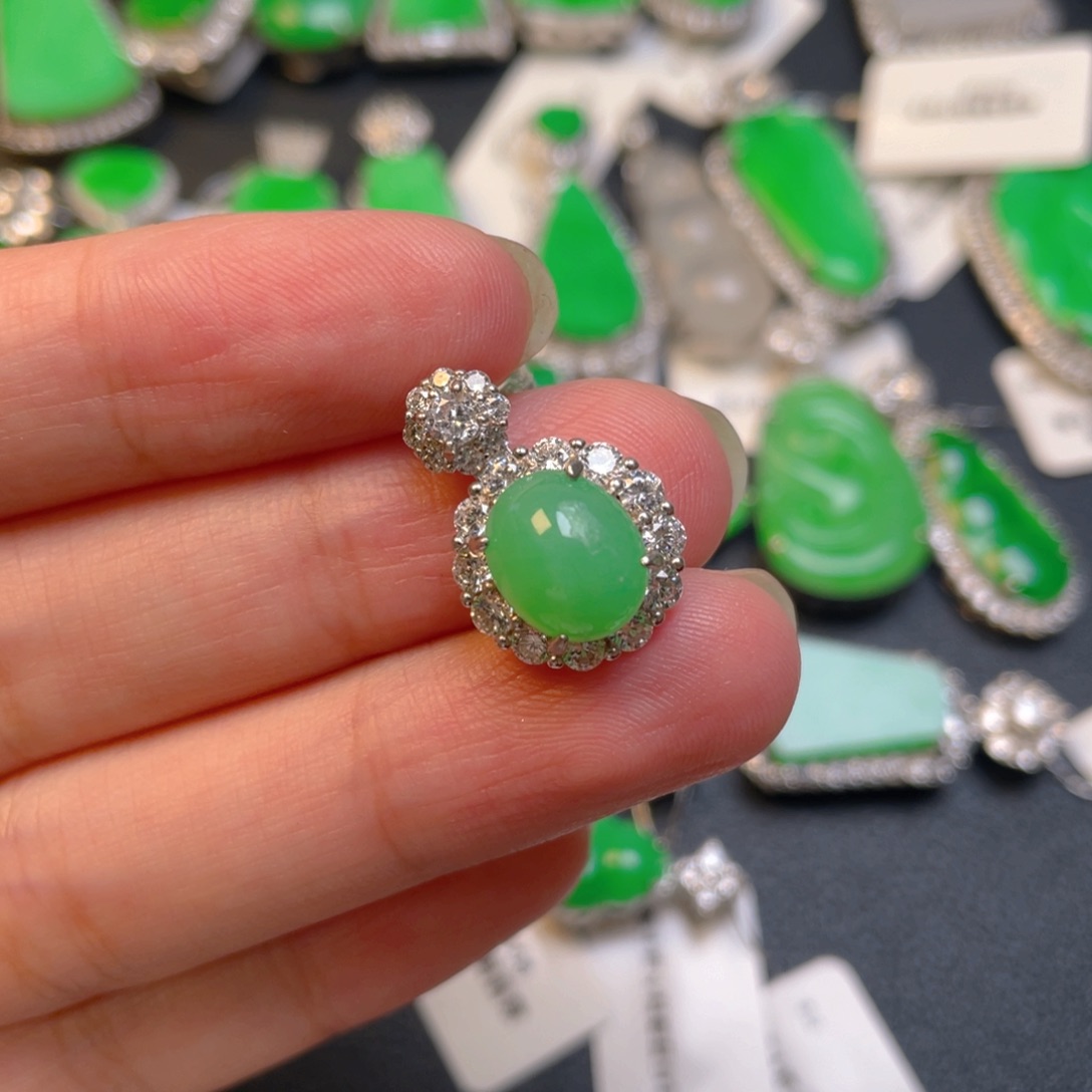 颈饰银S925镶嵌翡翠