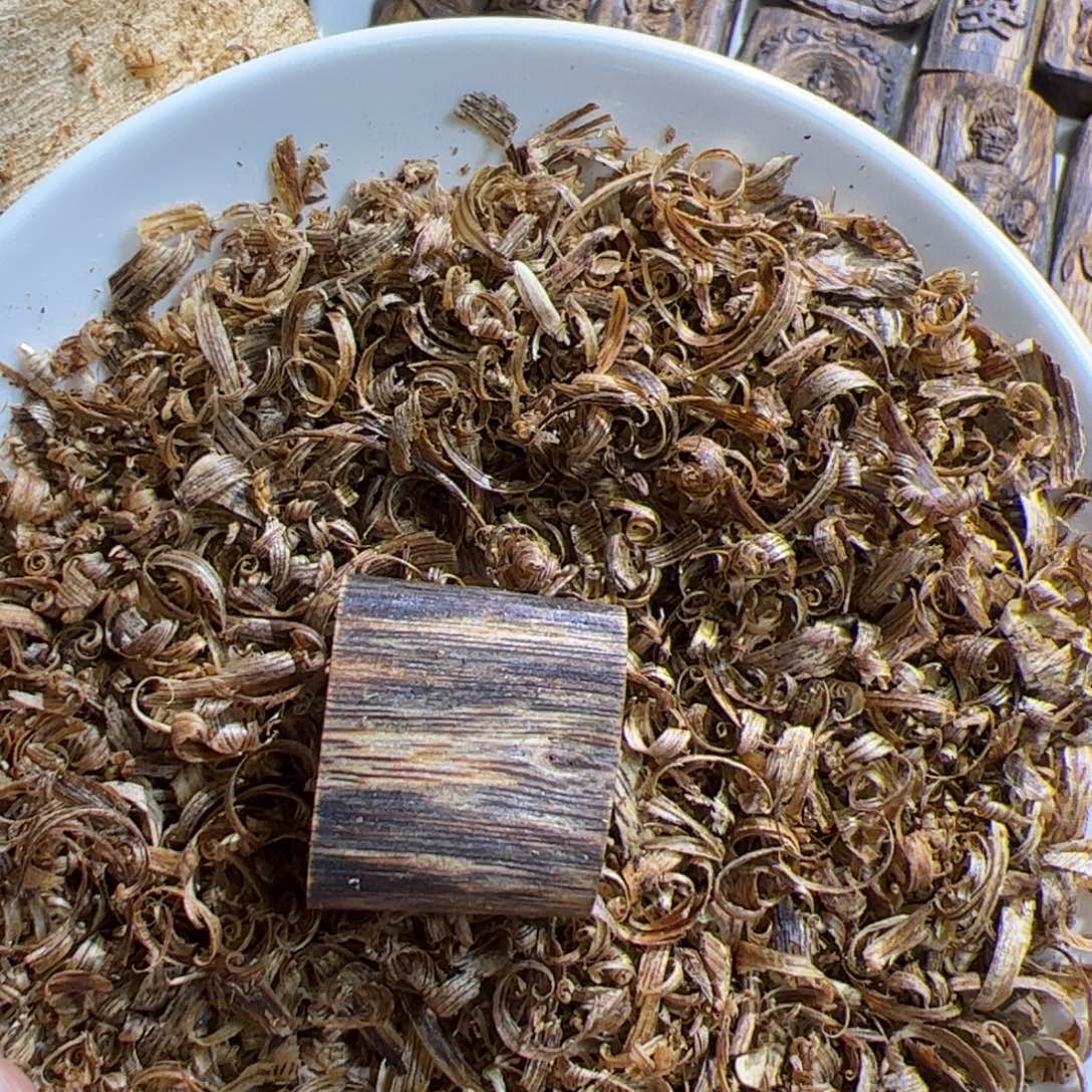 沉香碎屑沉香绿棋素牌4克