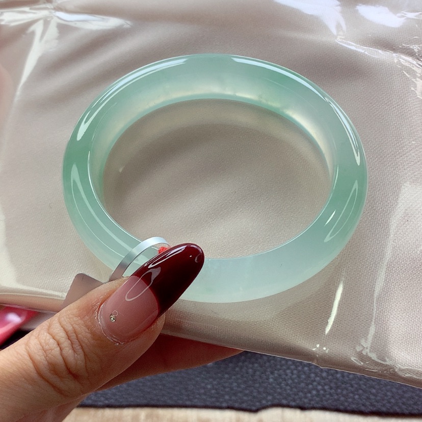 【闪购商品】翡翠手镯（贵妃镯）未镶嵌52.5贵妃 冰透起钢果绿 灵