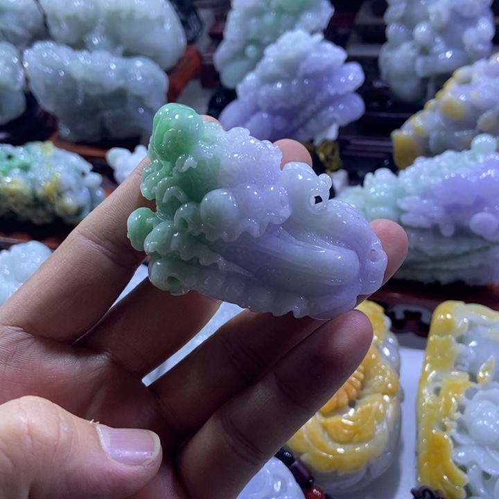 翡翠未镶嵌把件百财聚来