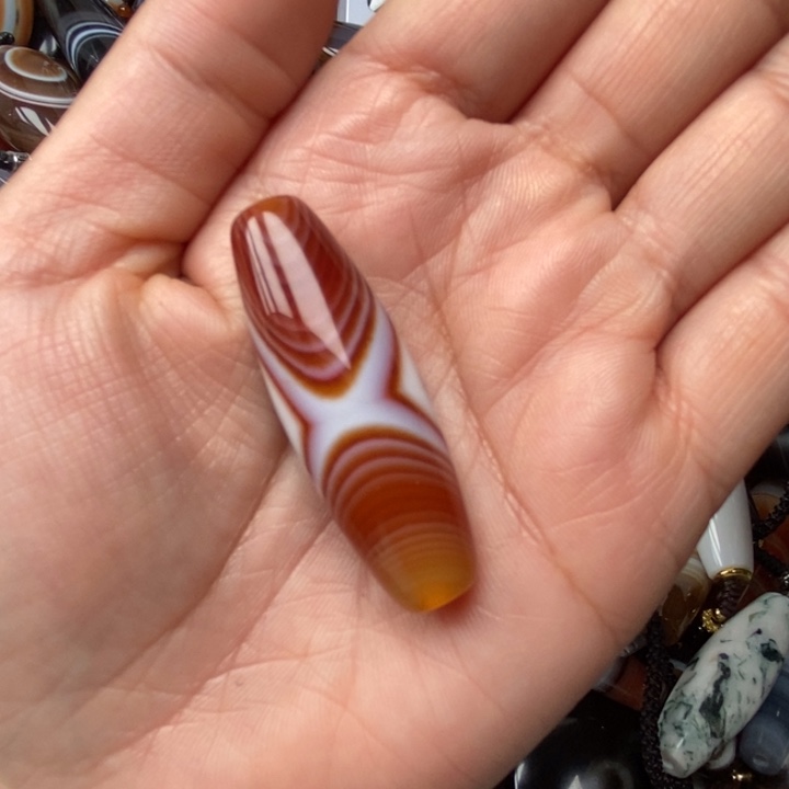 玛瑙/玉髓颈饰未镶嵌坤****?