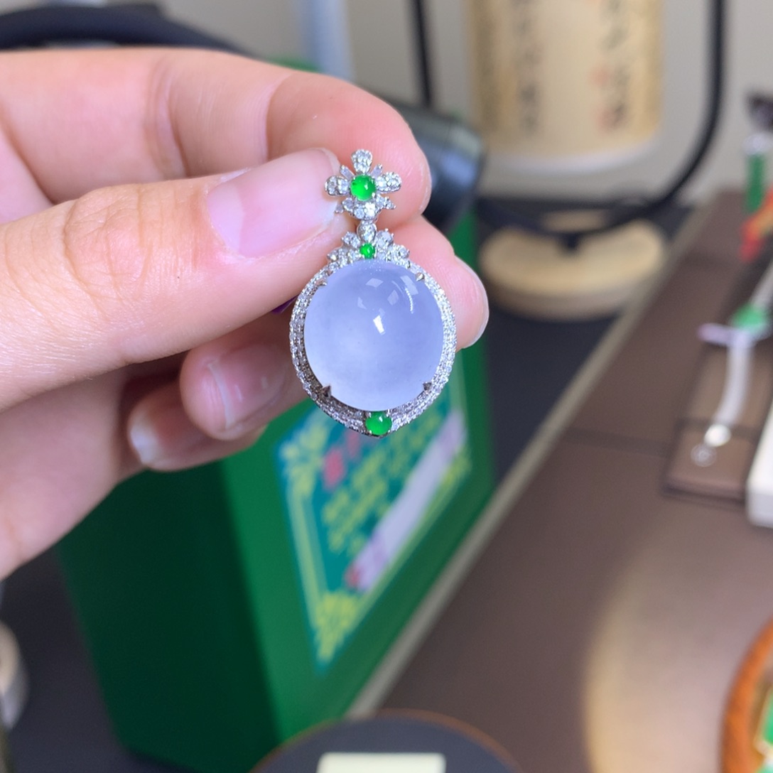 翡翠颈饰18K金镶嵌翡翠