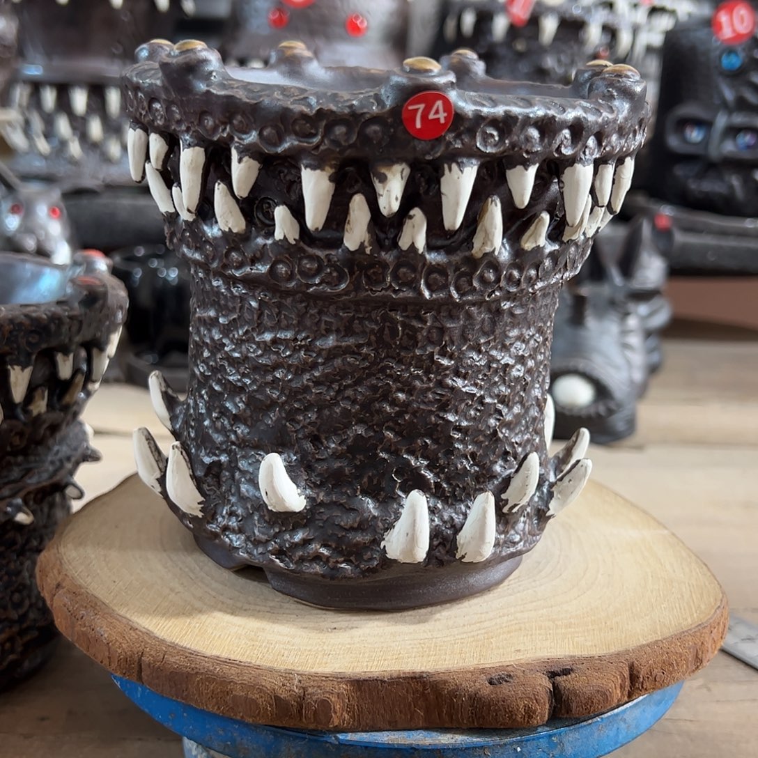 74号，微瑕手工花盆，内口11外高13，正价139