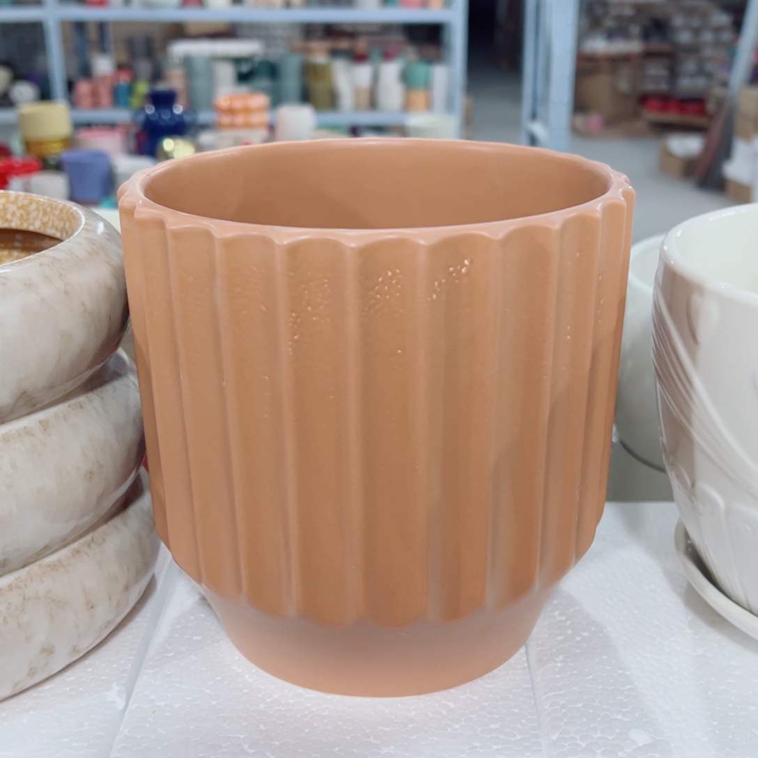 有孔，陶瓷花盆满10米包邮发货。微瑕介意慎拍