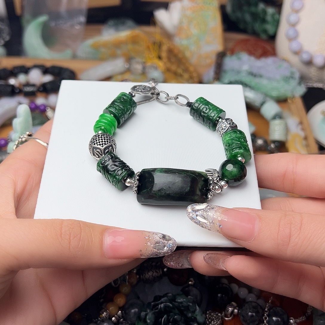 翡翠吊坠(赠链)未镶嵌过***梦吊坠