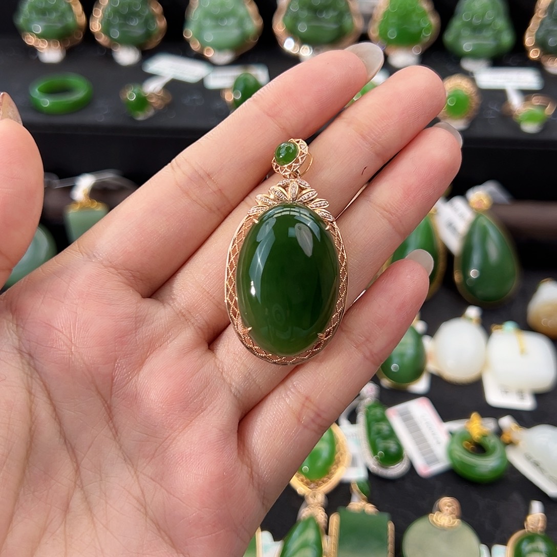 和田玉（碧玉）18K金镶嵌吊坠(不含链)