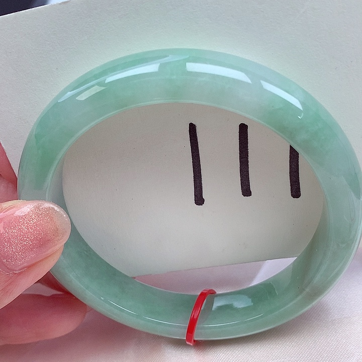 翡翠手镯未镶嵌翡翠