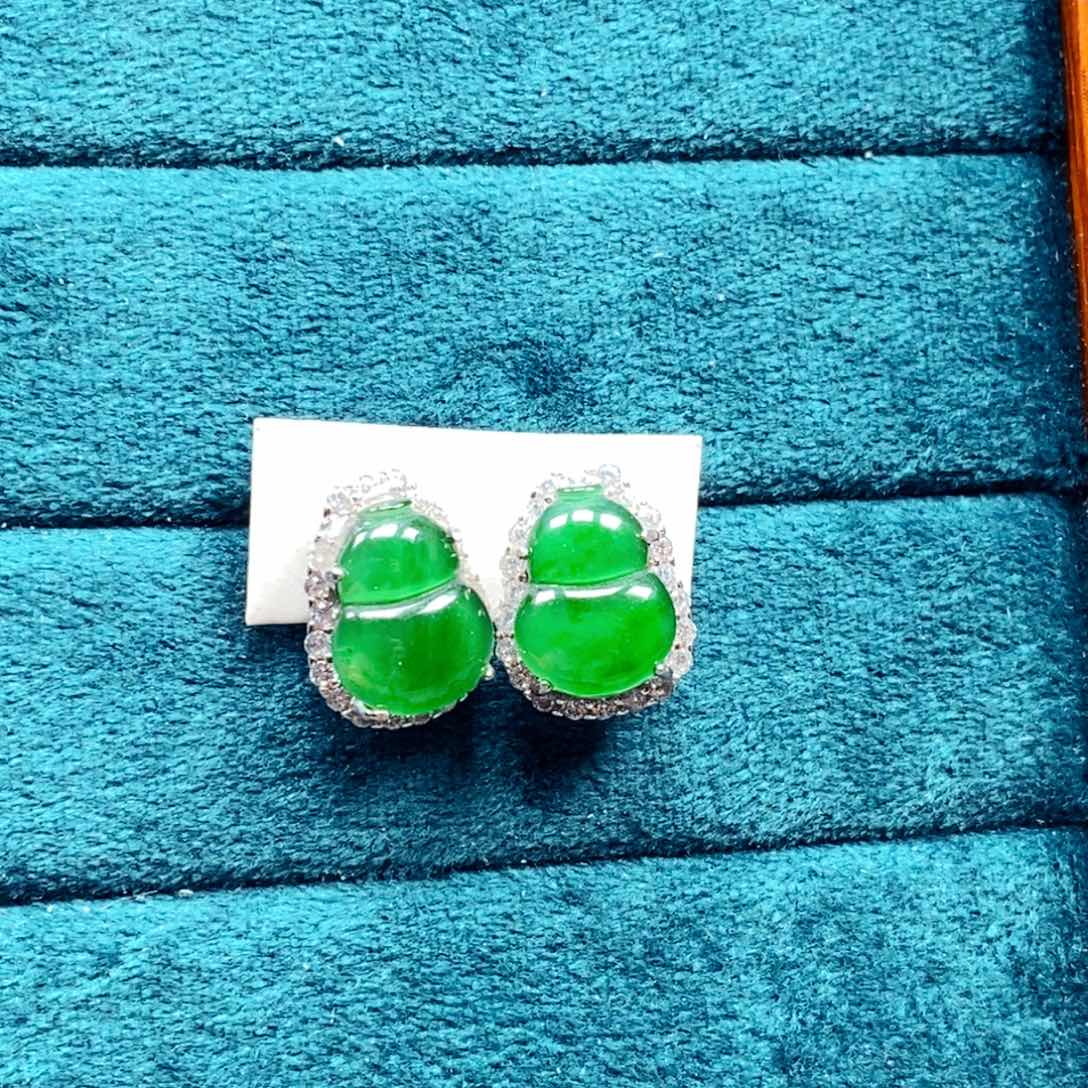 翡翠颈饰未镶嵌耳钉