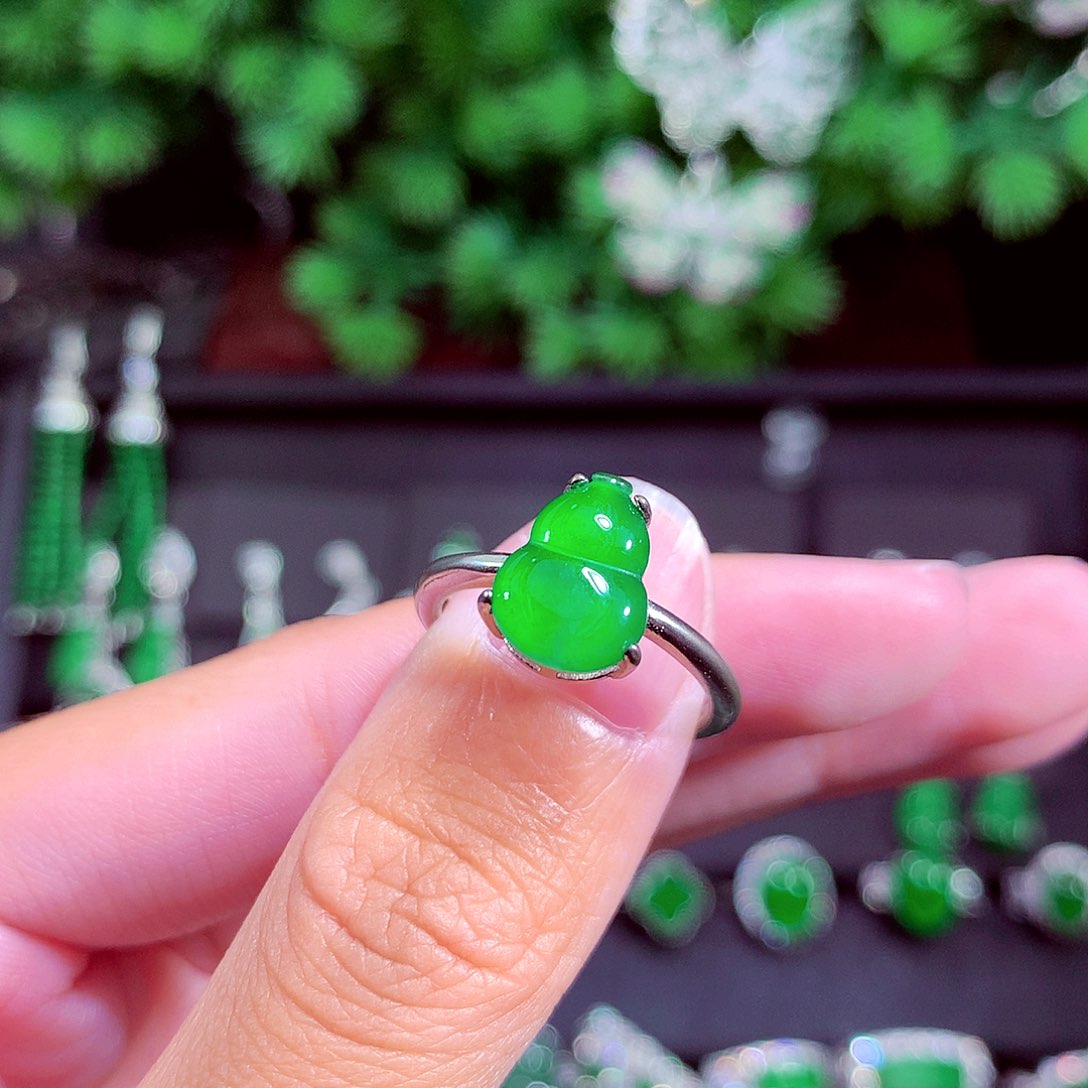 颈饰未镶嵌翡翠天然