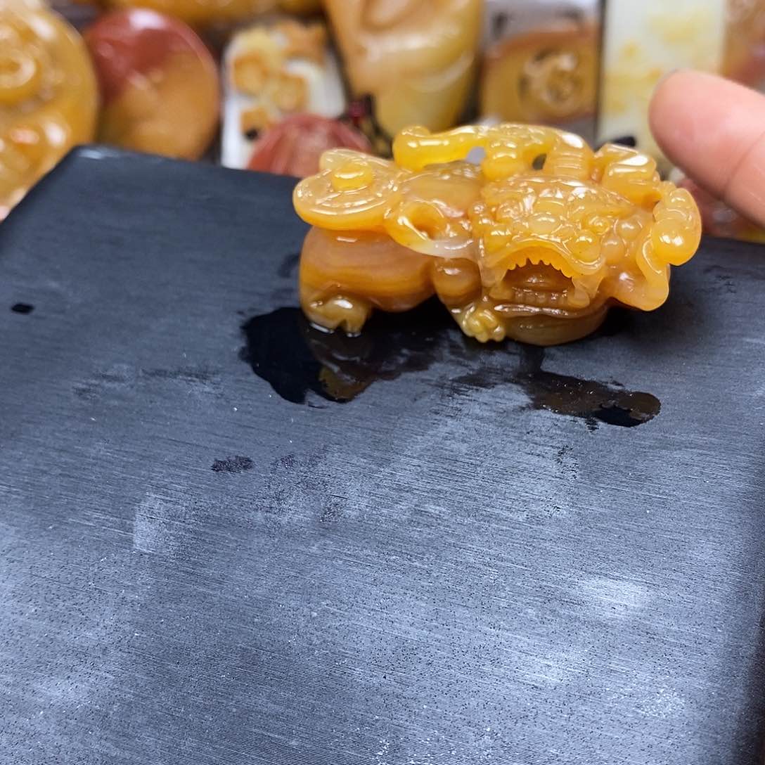 石英质玉（黄龙玉）颈饰未镶嵌
