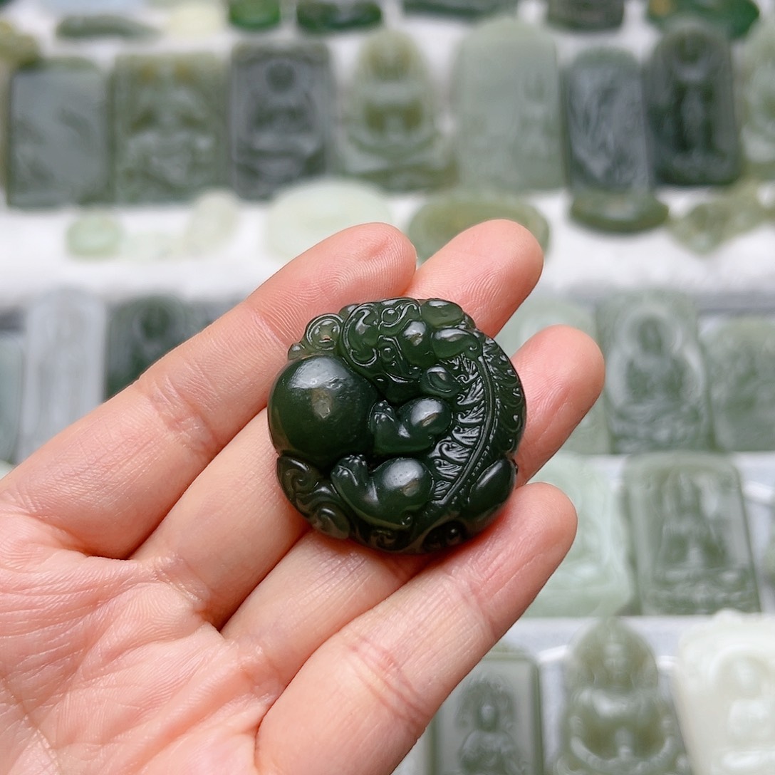 和田玉颈饰未镶嵌