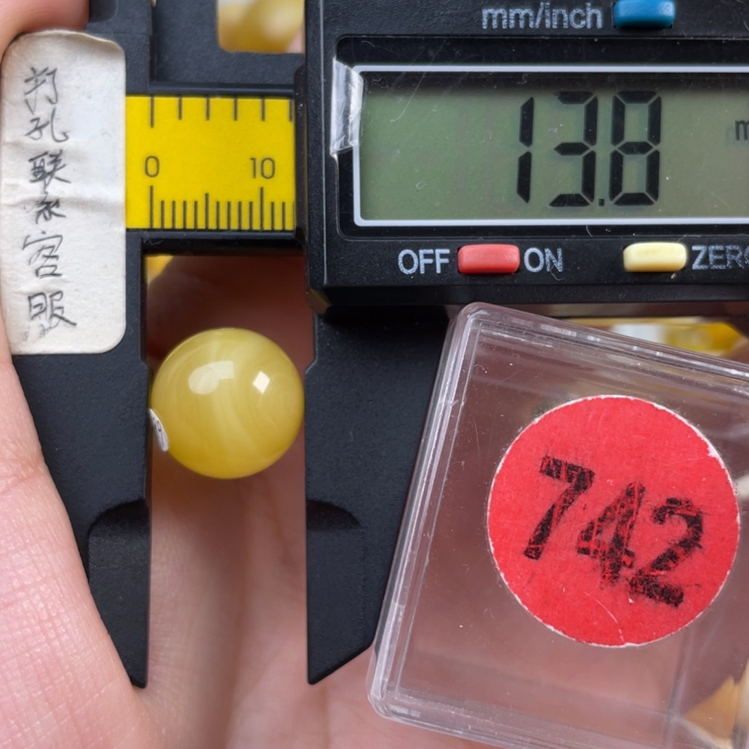 唯***诺蜜蜡未镶嵌珠宝奇石