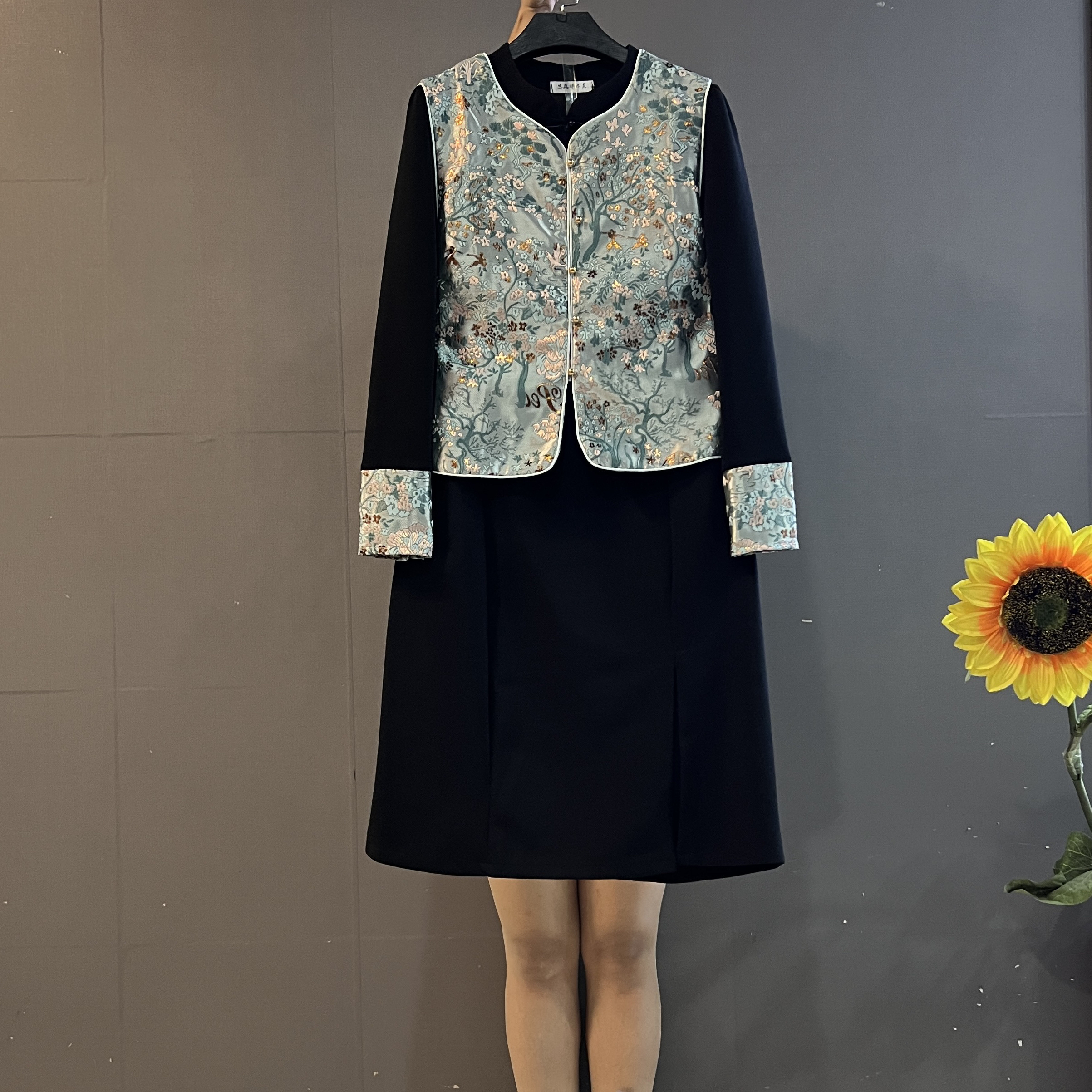 新中式国风重工刺绣马甲➕长袖复古盘扣前开叉连衣裙高品质两件套