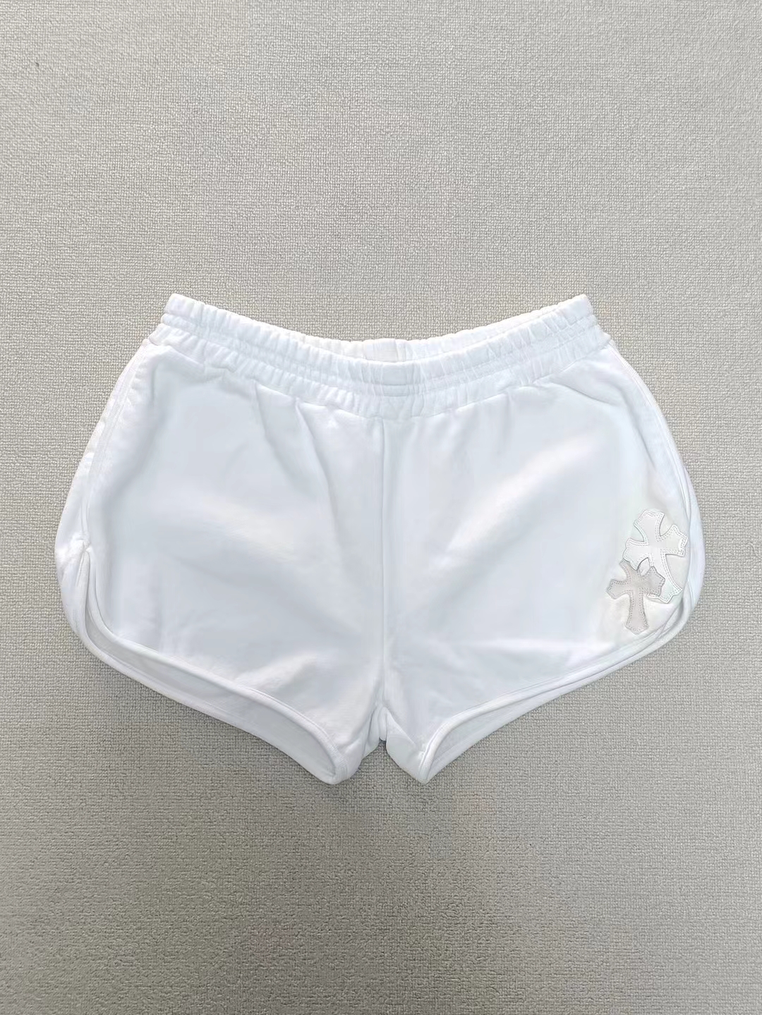 99新 Chrome Hearts/克罗心 98新 M码 白色漆皮十字架拼皮热裤